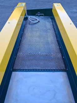 VIBRATING SCREEN